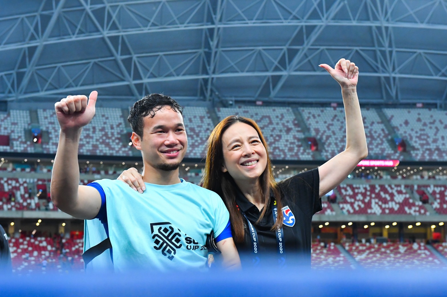 รวมภาพ 'มาดามแป้ง' กับทบาท 'ผจก.ทีมชาติไทย' นัดเอาชนะเวียดนาม 2-0