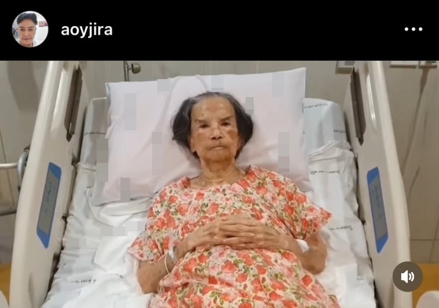 คุณยายมารศรี โชว์ความแข็งแรง หลังดีใจที่ได้กลับบ้านแล้ว คุณยายมารศรี โชว์ความแข็งแรง หลังดีใจที่ได้กลับบ้านแล้ว