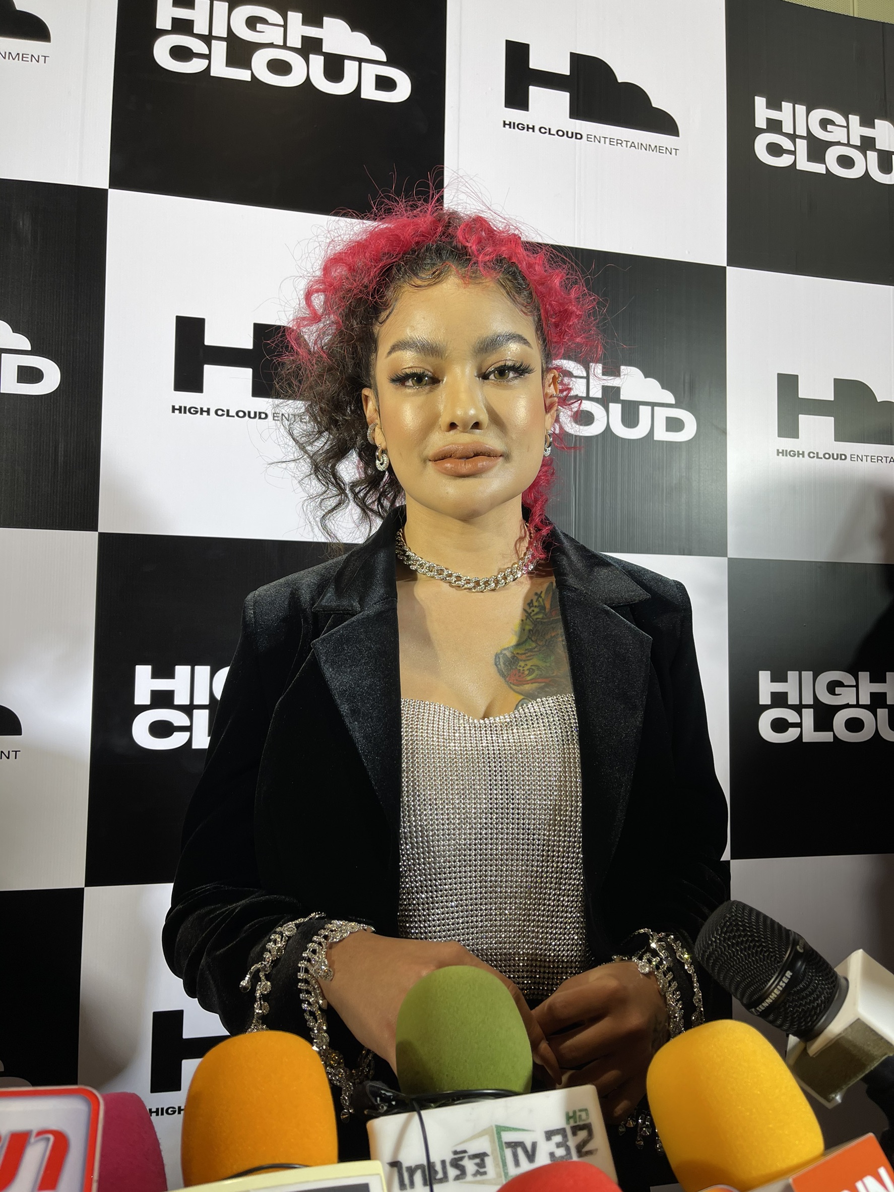 อย่านะคะ! พิมรี่พาย เผยทุ่มทุนเปิดค่ายเพลงร่วมกับ “กอล์ฟ ฟักกลิ้งฮีโร่” 