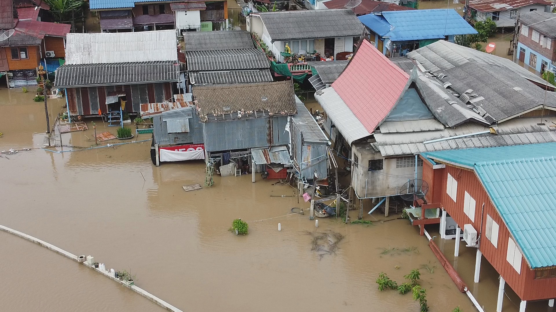 สถานการณ์น้ำท่วมล่าสุด อยุธยา 6 อำเภอจมบาดาล  บางชะนี-บางบาล หนักสุด