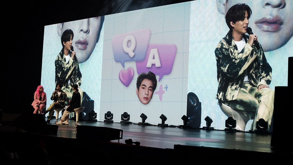 เรียกเสียงกรี๊ดล้นฮอลล์ “กลัฟ คณาวุฒิ จัดงานแฟนมีตที่ฟิลิปปินส์