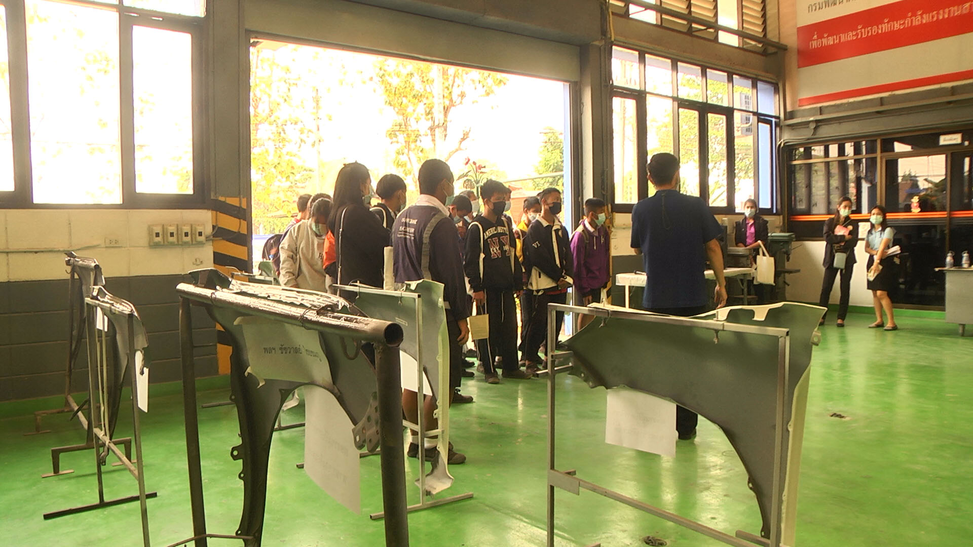 ห่วงอนาคตเด็กไทย! รัฐเพิ่มทักษะด้านอาชีพนักเรียนยากจน ที่ไม่ได้เรียนต่อหลังจบ ม.3 ห่วงอนาคตเด็กไทย! รัฐเพิ่มทักษะด้านอาชีพนักเรียนยากจน ที่ไม่ได้เรียนต่อหลังจบ ม.3