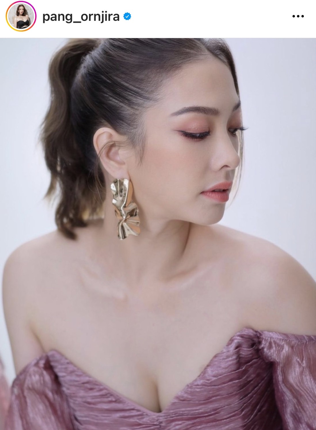 แป้ง อรจิรา โพสต์ชี้แจงประเด็นร้อนทำอาหารตกใส่หญิงสาวและพูดว่าไร้มารยาท