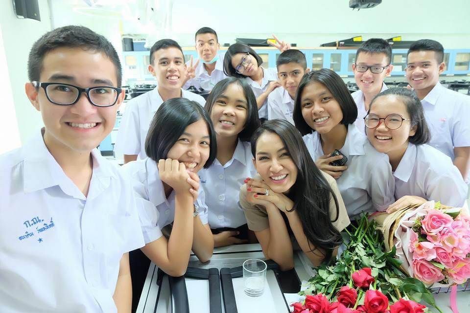ล้วงลึกชีวิต 'ครูก้อย' จากแฟนคลับสู่คู่ชีวิต 'เจมส์ เรืองศักดิ์' พร้อมแนะผู้มีบุตรยาก