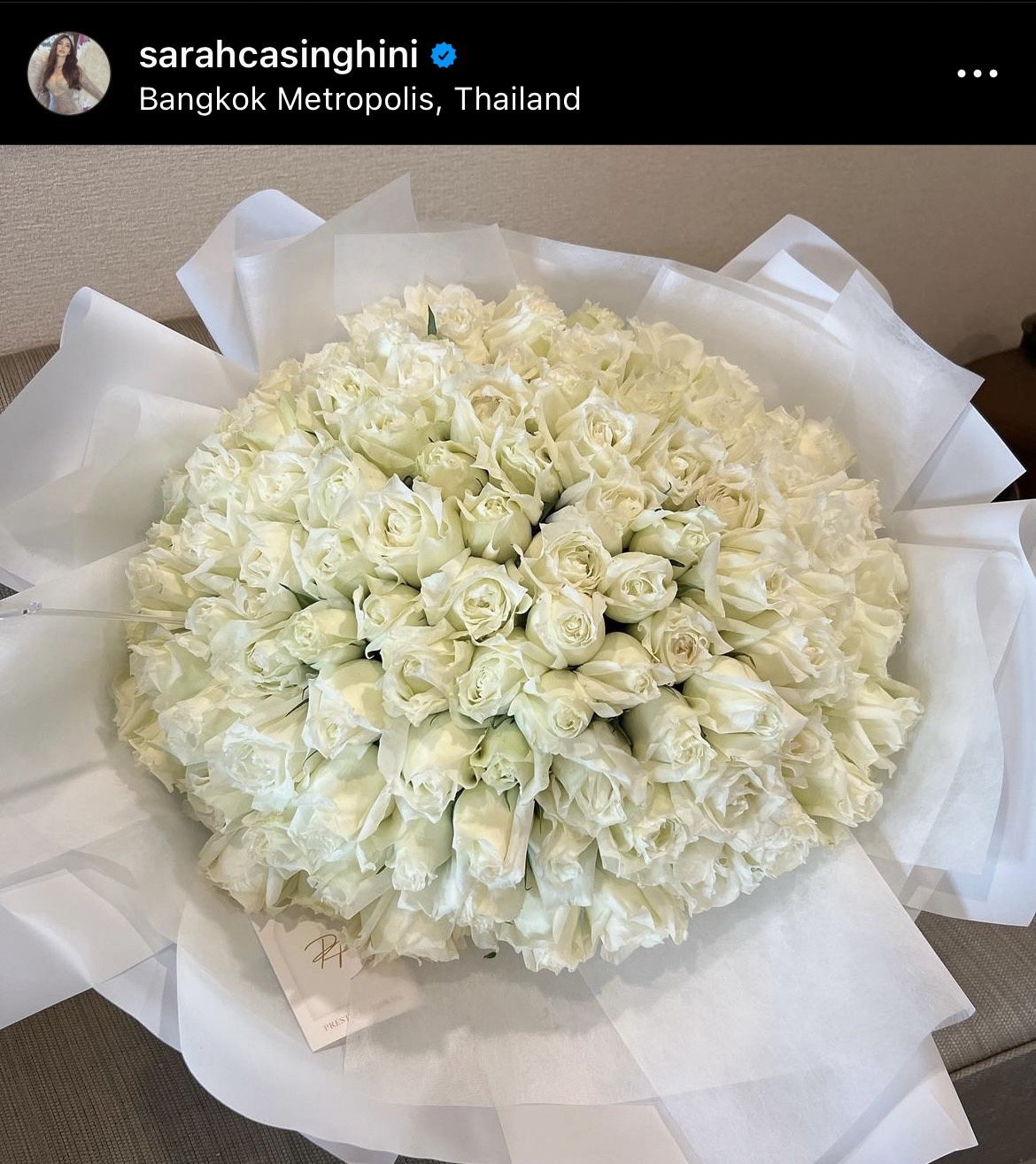 “ซาร่า คาซิงกินี” อวดการ์ดกับดอกไม้ช่อโตจาก “แดริล ยัง” 