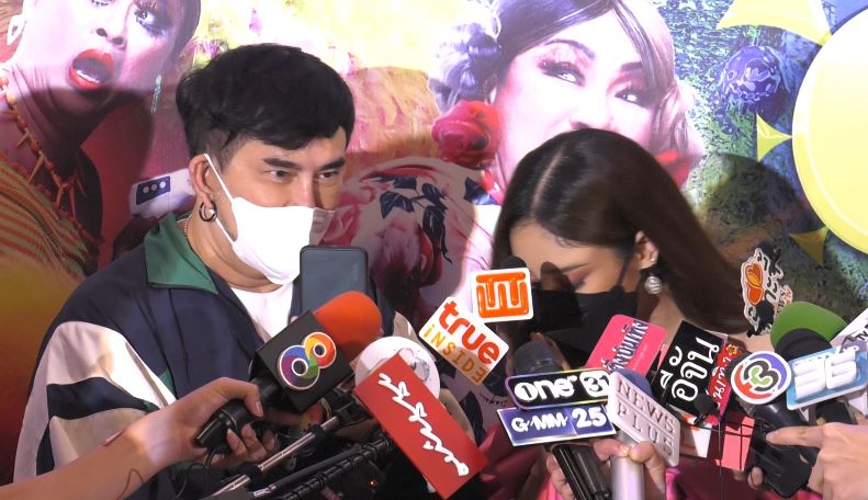 ขอโทษกลางวงสัมภาษณ์!! พชร์-แตงโม จูบปากคืนดี ยันไม่ได้ทะเลาะกัน