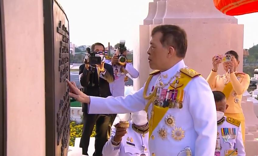 ในหลวง-พระราชินี เสด็จฯทรงเปิดพระบรมราชานุสาวรีย์ รัชกาลที่ 9