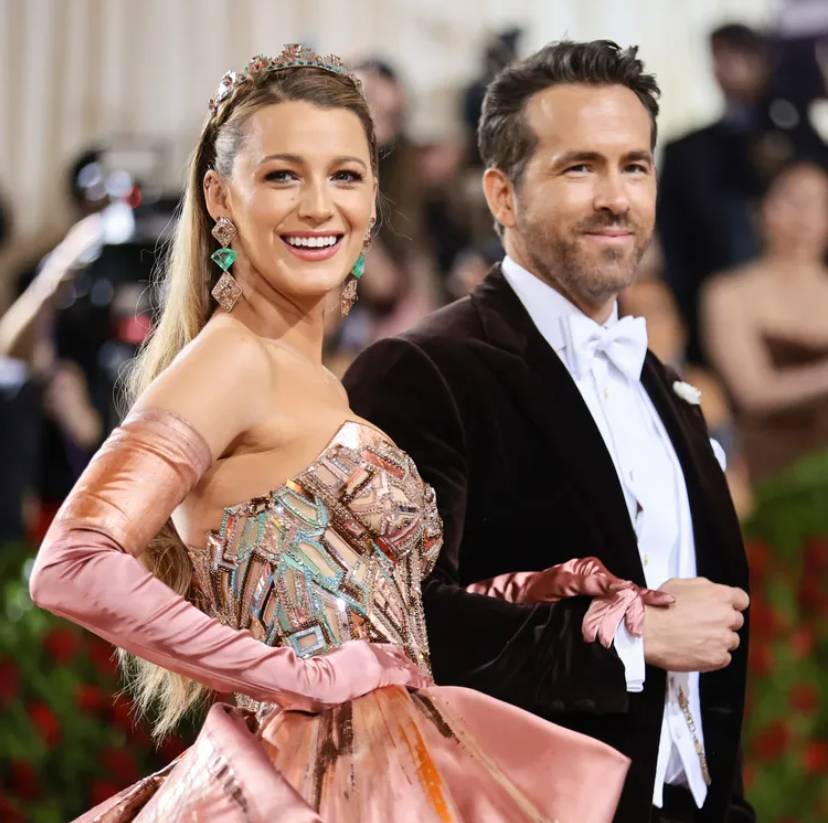 เหล่าคนดังเฉิดฉายในชุดสุดอลังในช่วงแรกของการจัดงาน Met Gala ปี 2022 เหล่าคนดังเฉิดฉายในชุดสุดอลังในช่วงแรกของการจัดงาน Met Gala ปี 2022