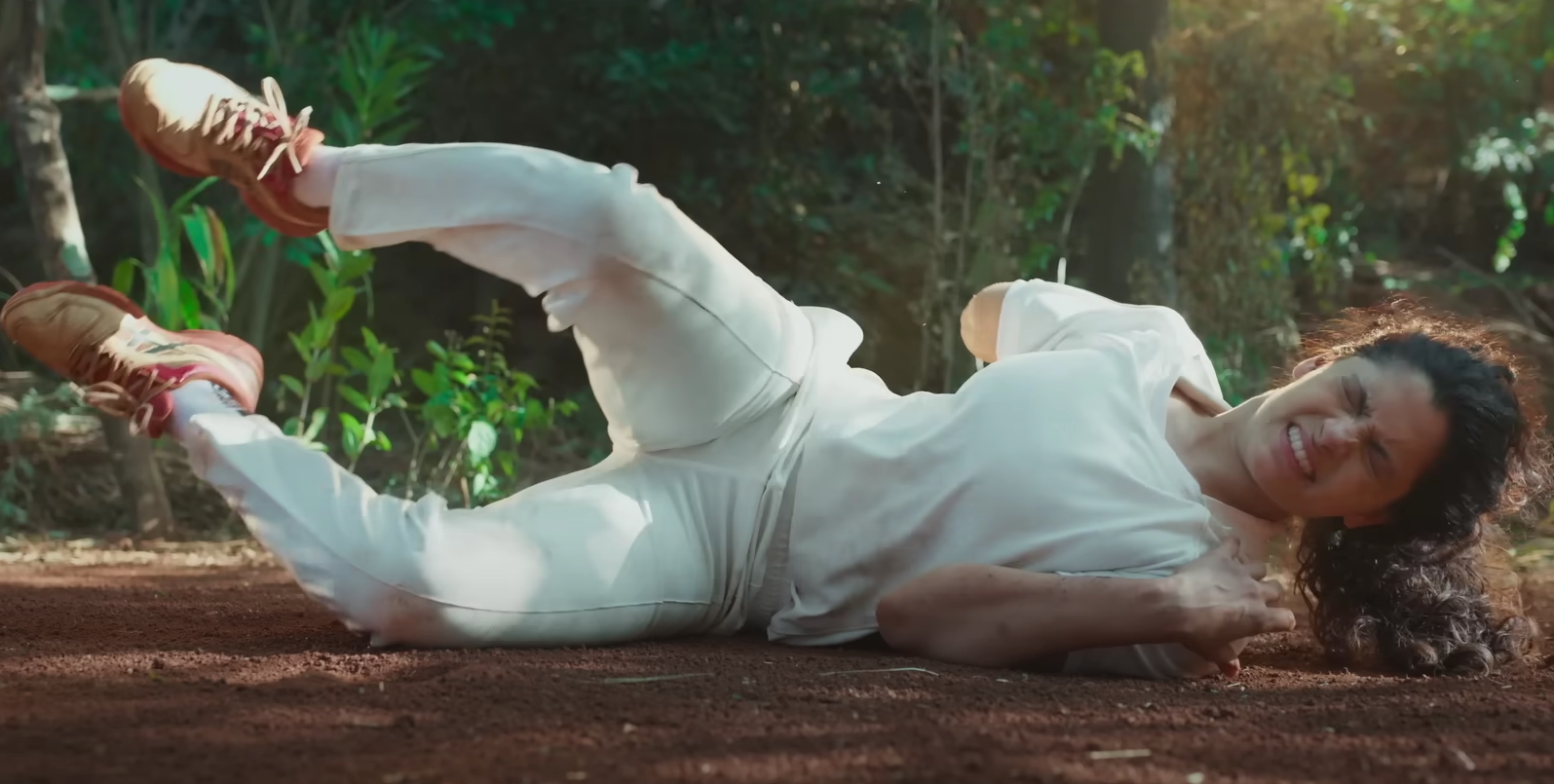 ชีวิตไม่ท้อ “ Ghoomer”  หนังอินเดียนักกีฬาคริกเก็ตแขนขาด 