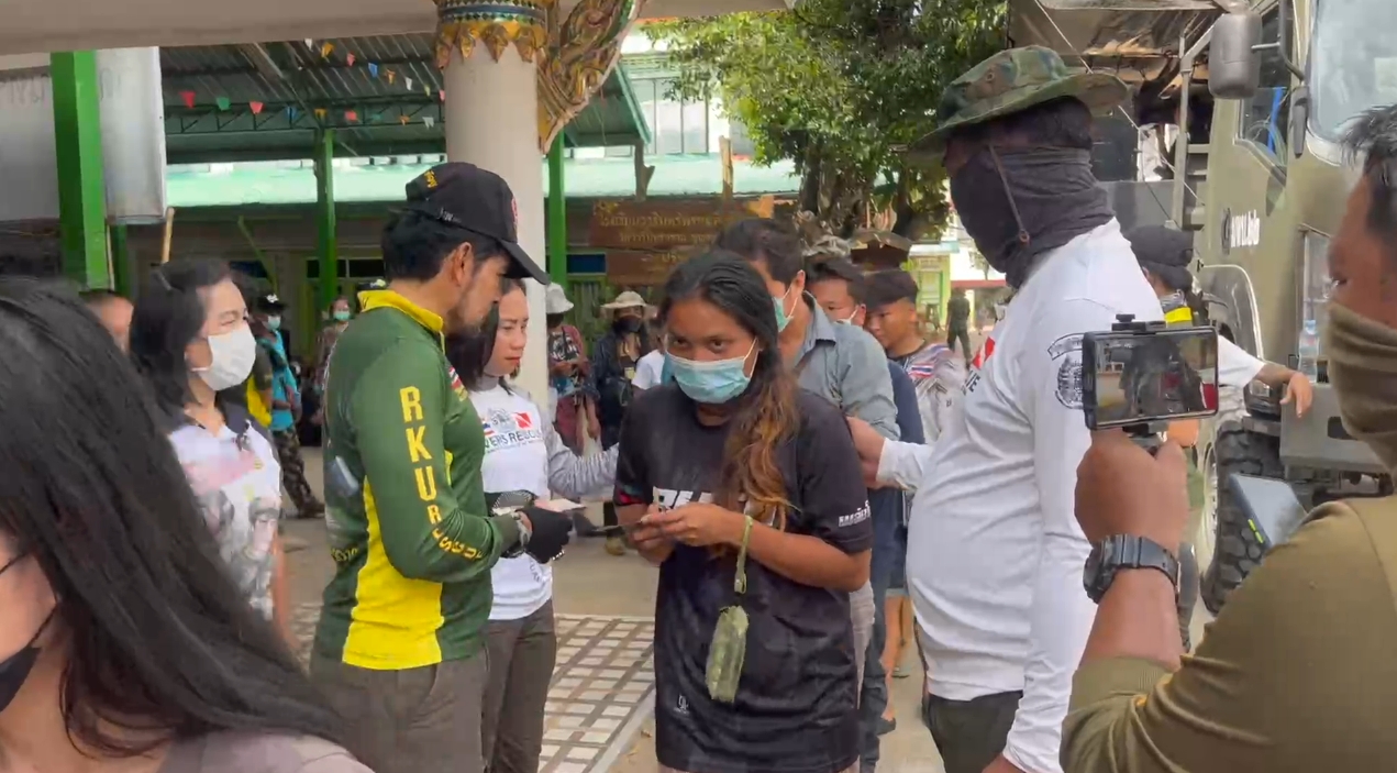 มทบ.22 - ร่วมกตัญญู คืนความสุขให้ชาวอุบล ขณะที่ บิณฑ์ เดินหน้ามอบเงินเยียวยาต่อเนื่อง