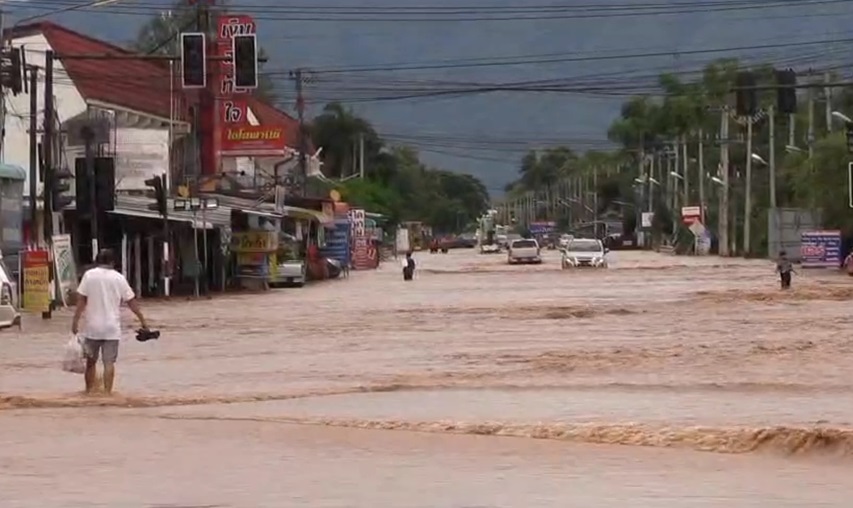 น้ำท่วมหล่มสักยังหนัก! มวลน้ำเทือกเขาสมทบอีกระลอกหนักสุดในรอบ 15 ปี น้ำท่วมหล่มสักยังหนัก! มวลน้ำเทือกเขาสมทบอีกระลอกหนักสุดในรอบ 15 ปี