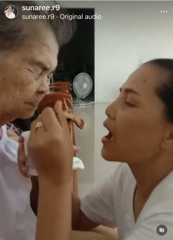 สุนารี ราชสีมา ขอทำหน้าที่ลูกในช่วงเวลาสุดท้าย ร่ำไห้ประกาศขายบ้าน 2 หลัง สุนารี ราชสีมา ขอทำหน้าที่ลูกในช่วงเวลาสุดท้าย ร่ำไห้ประกาศขายบ้าน 2 หลัง