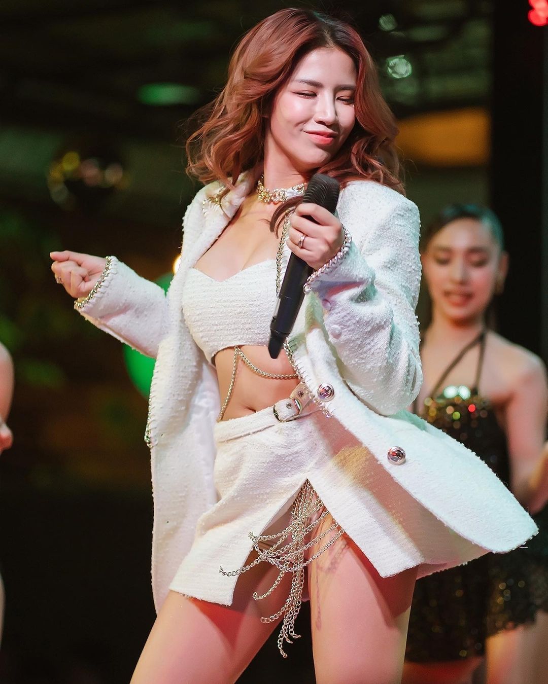 ประวัติ-เส้นทางวงการบันเทิง ใบเตย อาร์สยาม นักร้องลูกทุ่ง เจ้าแม่สั้นเสมอหู ประวัติ-เส้นทางวงการบันเทิง ใบเตย อาร์สยาม นักร้องลูกทุ่ง เจ้าแม่สั้นเสมอหู