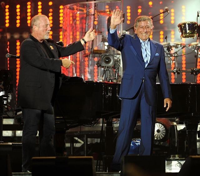 สิ้น ‘โทนี่ เบนเน็ตต์’!! นักร้องระดับตำนาน วัย 96 ปี หลังป่วยอัลไซเมอร์ สิ้น ‘โทนี่ เบนเน็ตต์’!! นักร้องระดับตำนาน วัย 96 ปี หลังป่วยอัลไซเมอร์