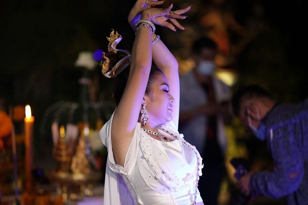ธัญญ่า อาร์สยาม เล่าวินาที รำถวายฝากตัวเป็นลูกสาวพญานาค (มีคลิป) ธัญญ่า อาร์สยาม เล่าวินาที รำถวายฝากตัวเป็นลูกสาวพญานาค (มีคลิป)