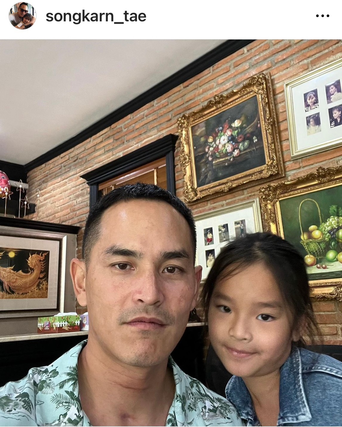 โมเมนต์น่ารัก! สงกรานต์ ตามเชียร์ลูกสาว น้องปีใหม่ ติดขอบสนามงานกีฬาสี