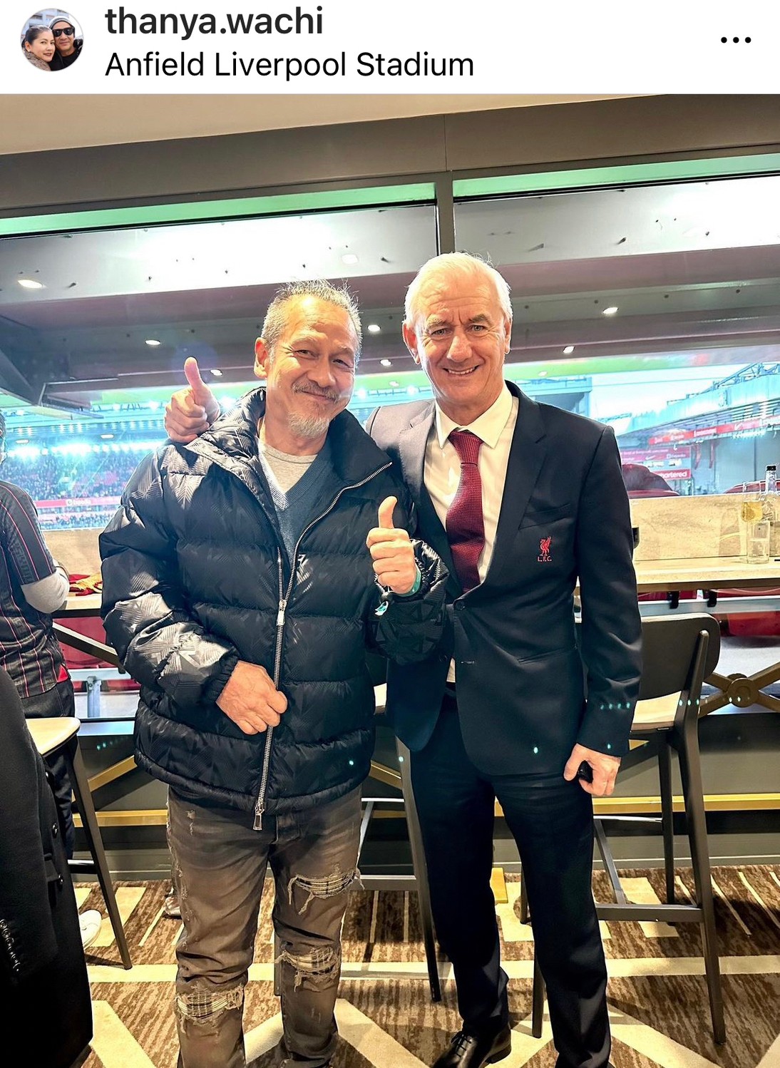 อ๊อฟ พงษ์พัฒน์ นั่งเครื่องส่วนตัว เชียร์ศึกแดงเดือดติดขอบสนาม อ๊อฟ พงษ์พัฒน์ นั่งเครื่องส่วนตัว เชียร์ศึกแดงเดือดติดขอบสนาม