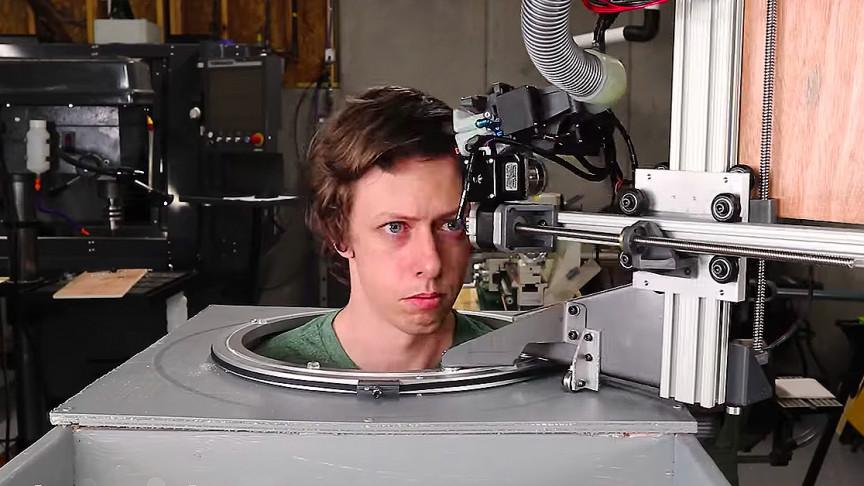 หูจะขาดไหม ? หนุ่มหัวใสสร้างหุ่นยนต์ช่างตัดผมพร้อมกรรไกรสุดคม !