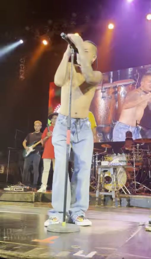 แจ๊ส ชวนชื่น โชว์คอนเสิร์ต ทำคนดูโฟกัสผิดจุด เพราะสิ่งนี้?? 