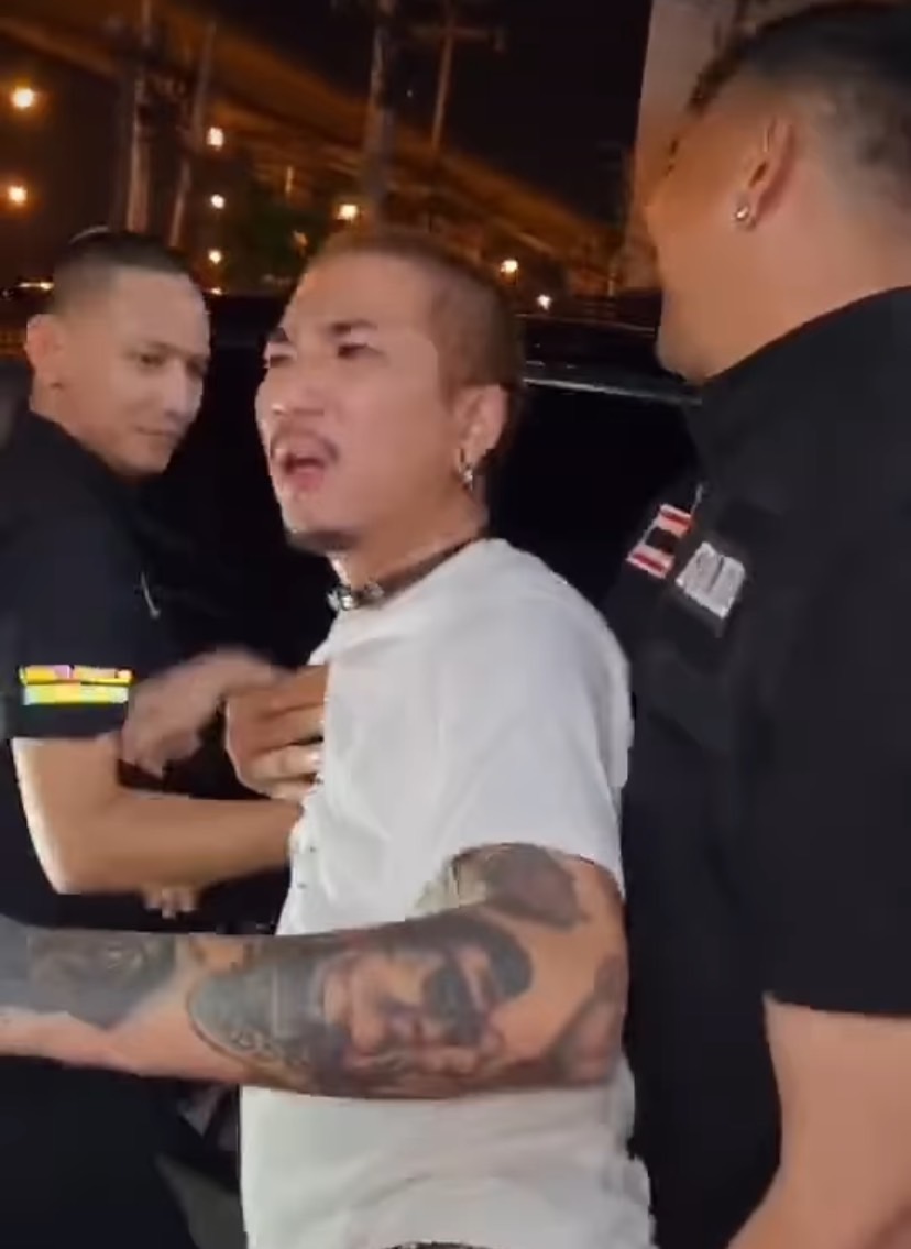 แจ๊ส ชวนชื่น ลงคลิปถูกการ์ดหิ้วลงจากเวที เพราะ.....???