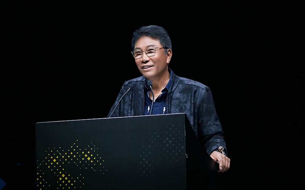 ปิดดีลใหม่เกือบ15,000ล้าน!! HYBE ขายต่อหุ้นค่าย SM ให้ Kakao 19.43%