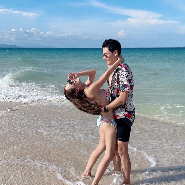 นาวิน ต้าร์ -ไฮโซน้ำหวาน ใช้ชีวิตที่หัวหินชั่วคราว  (มีคลิป)