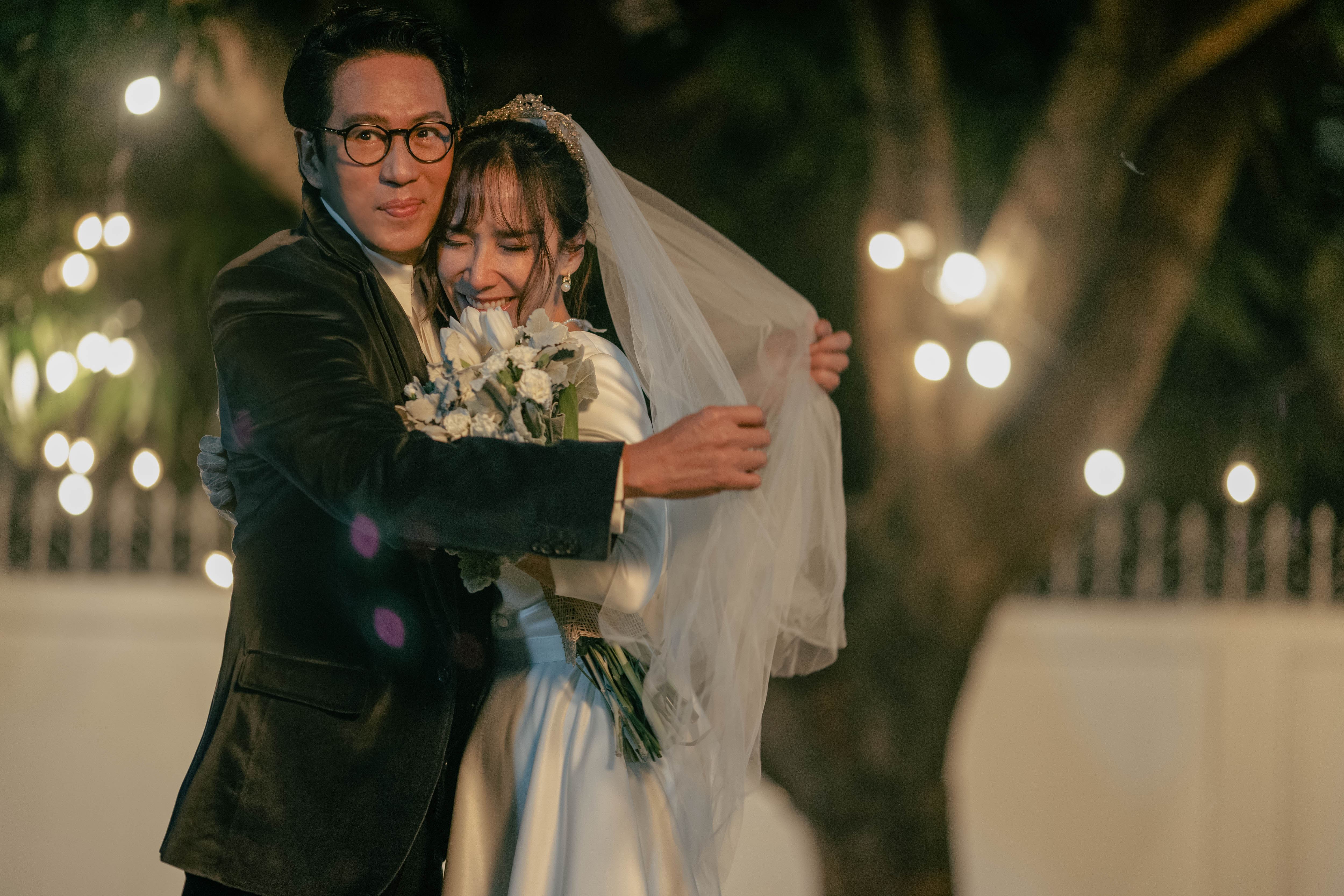 2 ซุปตาร์เมืองไทย “เบิร์ด ธงไชย” ควงคู่ “อั้ม-พัชราภา” ทดลองเข้าหอครั้งแรก! 2 ซุปตาร์เมืองไทย “เบิร์ด ธงไชย” ควงคู่ “อั้ม-พัชราภา” ทดลองเข้าหอครั้งแรก!