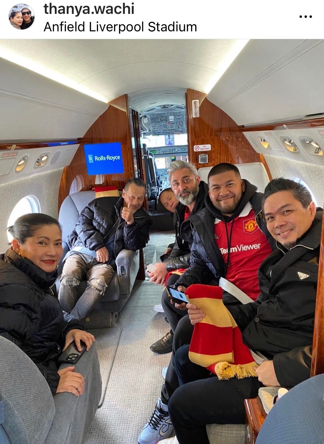 อ๊อฟ พงษ์พัฒน์ นั่งเครื่องส่วนตัว เชียร์ศึกแดงเดือดติดขอบสนาม อ๊อฟ พงษ์พัฒน์ นั่งเครื่องส่วนตัว เชียร์ศึกแดงเดือดติดขอบสนาม