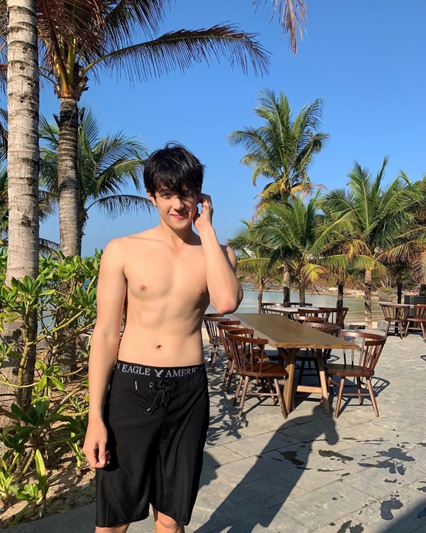 เจมส์ มาร์ โชว์หุ่น! แทนคำขอบคุณ อวยพรวันเกิดด้วยภาพนี้ เจมส์ มาร์ โชว์หุ่น! แทนคำขอบคุณ อวยพรวันเกิดด้วยภาพนี้