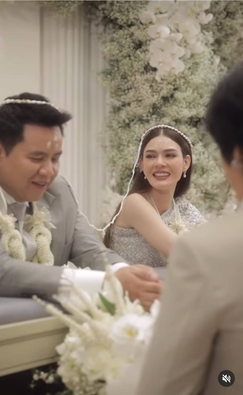 เดียร์ ปริษา ควงแฟนหนุ่มนักธุรกิจ เข้าพิธีวิวาห์สุดชื่นมื่น เดียร์ ปริษา ควงแฟนหนุ่มนักธุรกิจ เข้าพิธีวิวาห์สุดชื่นมื่น