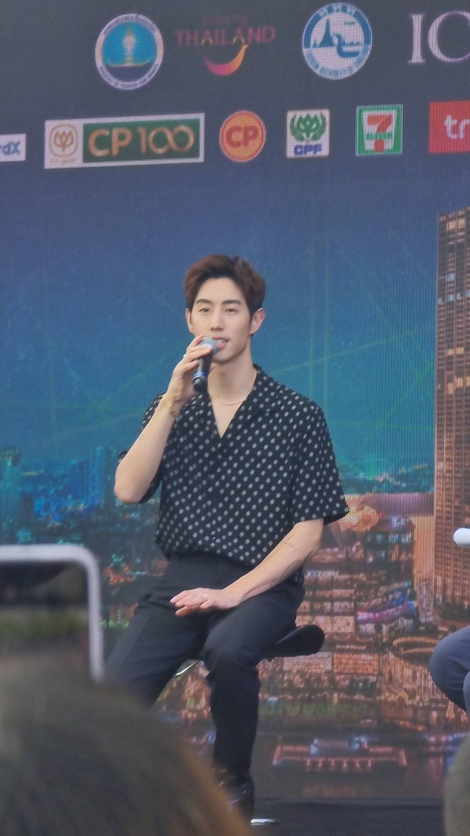 มาร์ค ต้วน ทำแฟนคลับสุดฟิน ส่งวิ้งค์ให้กับทุกคน มาร์ค ต้วน ทำแฟนคลับสุดฟิน ส่งวิ้งค์ให้กับทุกคน