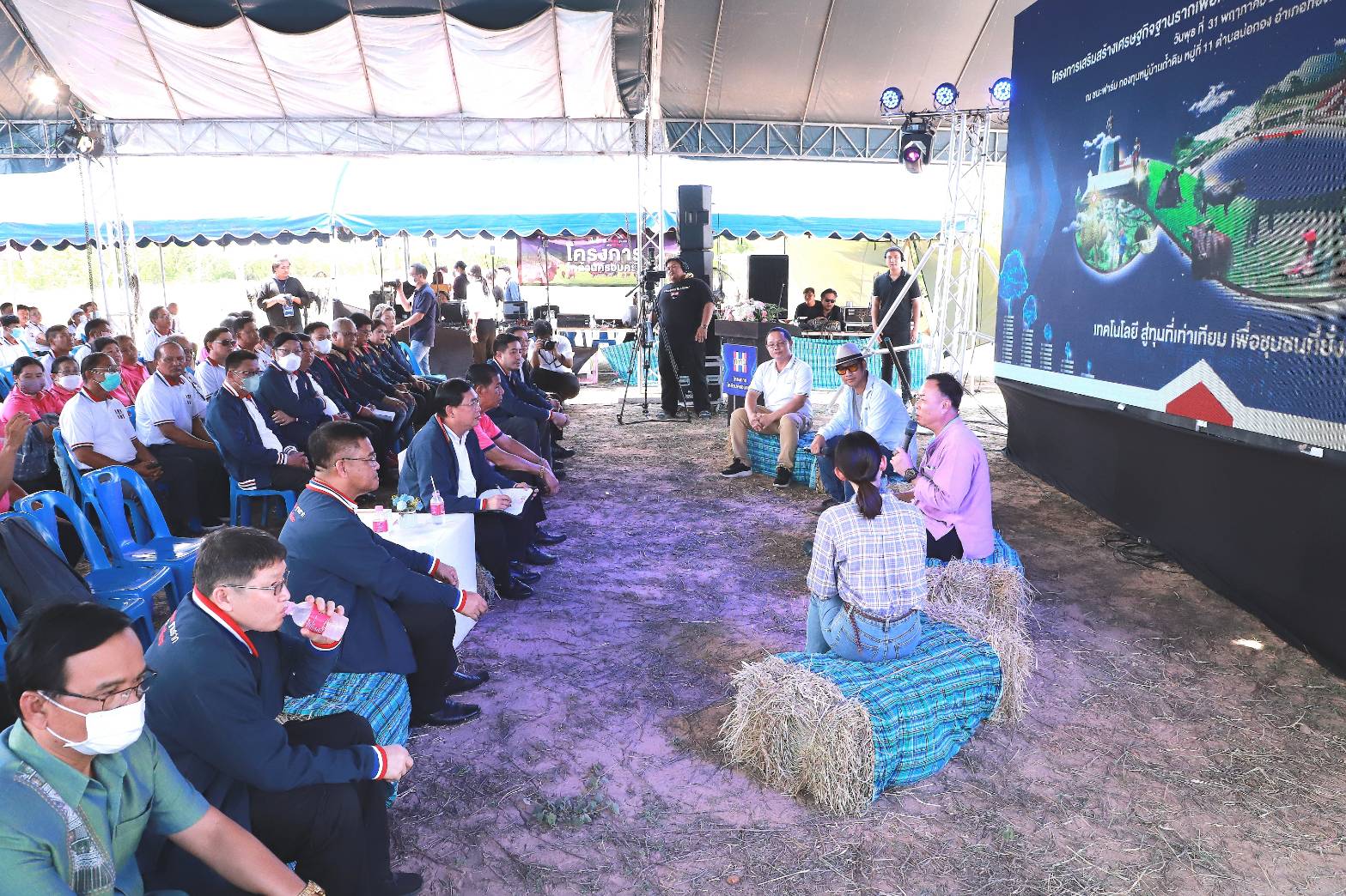 อนุชา ลงพื้นที่ เยี่ยมชม การเพาะพันธุ์โค “ทาจิมะภูพาน” อนุชา ลงพื้นที่ เยี่ยมชม การเพาะพันธุ์โค “ทาจิมะภูพาน”