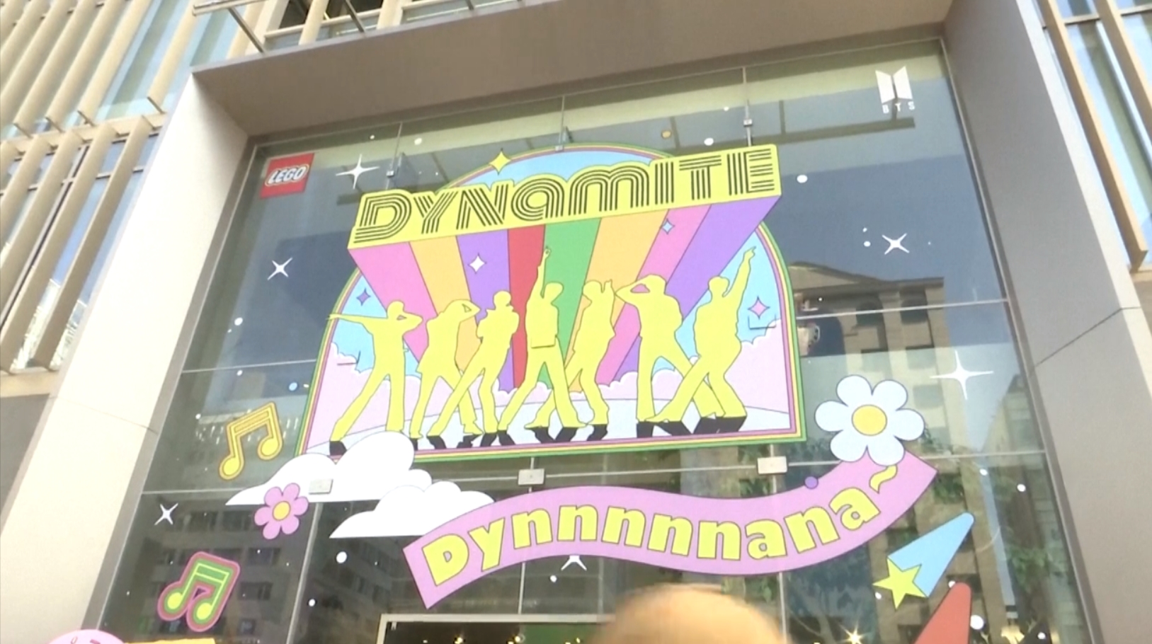  “LEGO” เปิดตัวร้านขายตัวต่อ ธีม Dynamite ของวง “BTS”