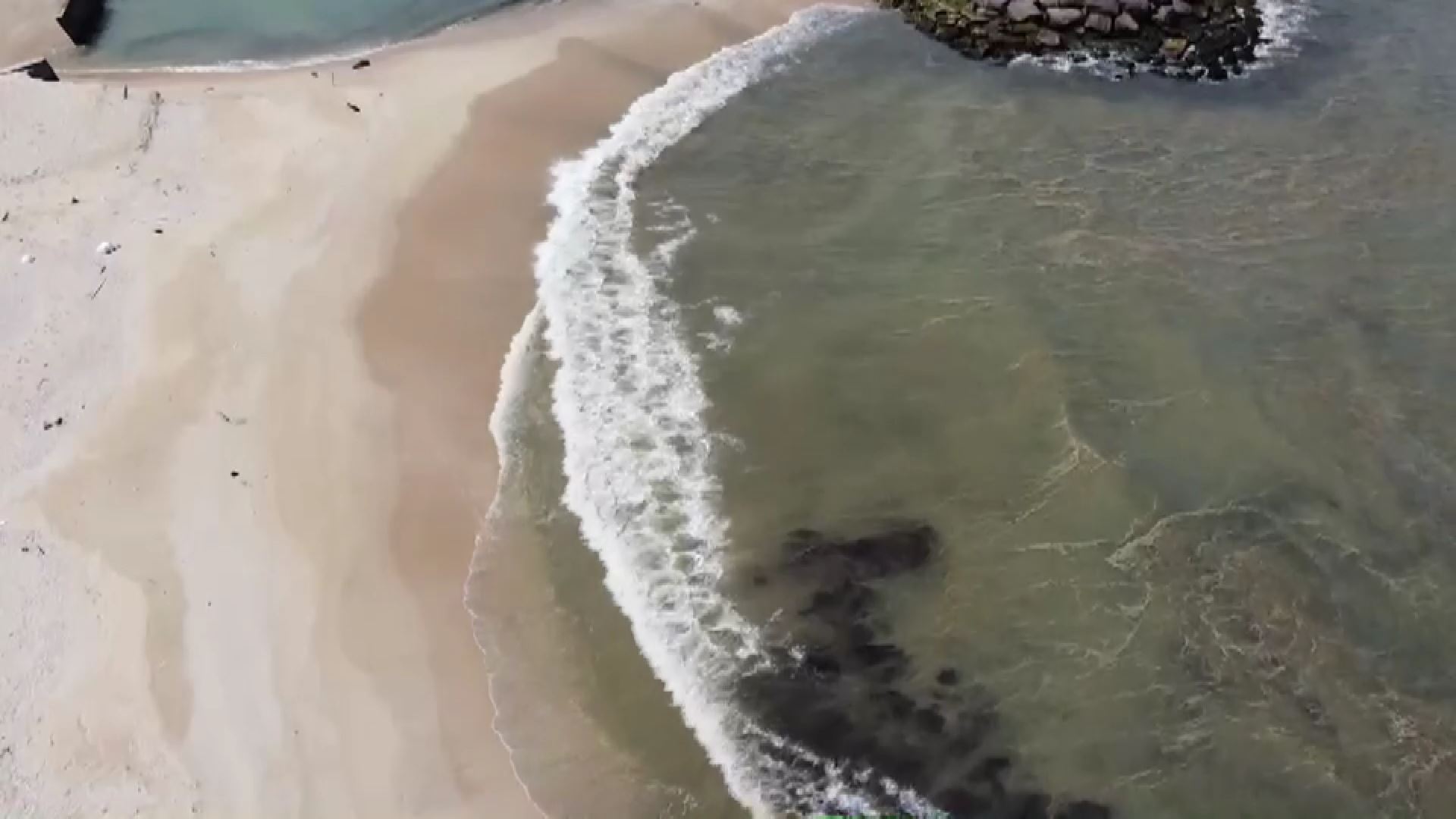 จิตอาสาพระราชทาน เร่งแก้ปัญหา ก้อนน้ำมันชายหาดหัวไทร จิตอาสาพระราชทาน เร่งแก้ปัญหา ก้อนน้ำมันชายหาดหัวไทร