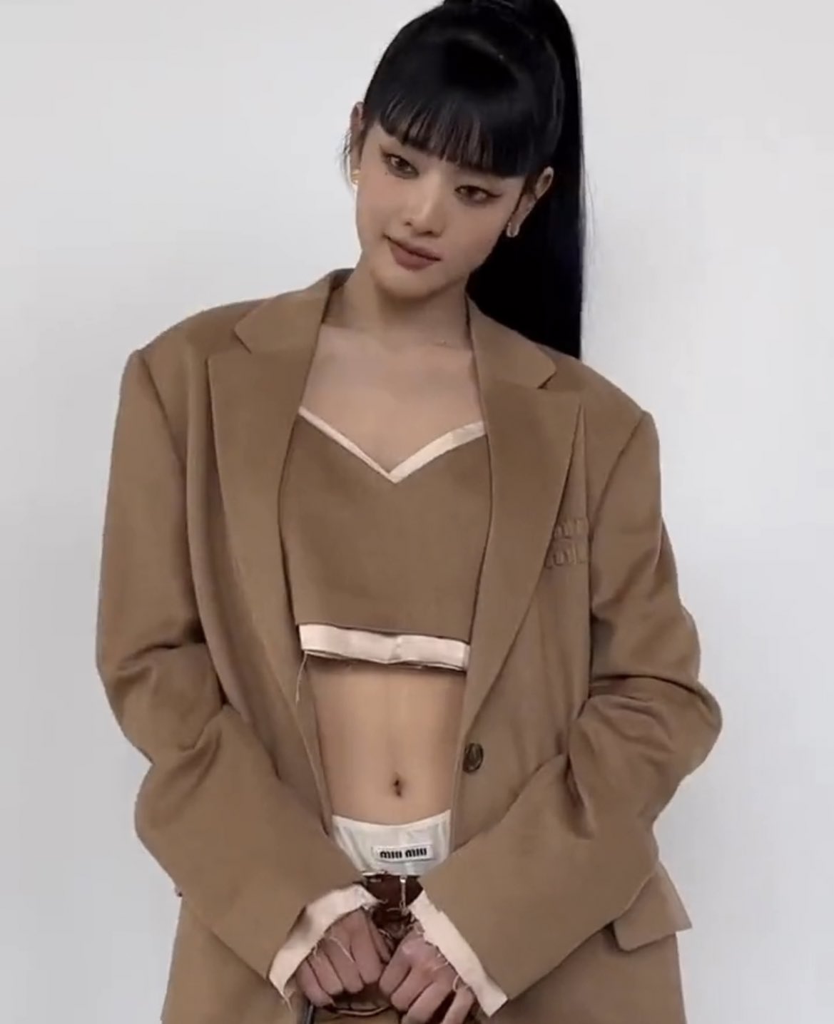 'มินนี่-ต้าเหนิง'!! สวยจึ้งนั่งฟรอนต์โรว์ชมแฟชั่นโชว์ Miu Miu ที่ปารีส