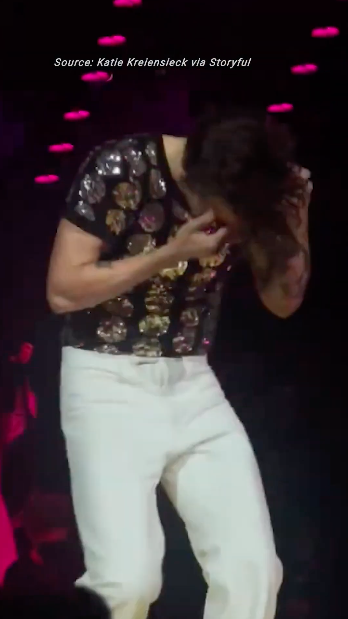 โดนเข้าที่ตาซ้าย!! ‘แฮร์รี่ สไตลส์’ เหยื่อแฟนเพลงโยนของใส่ระหว่างโชว์ ล่าสุดเจ็บซ้ำที่เวียนนา โดนเข้าที่ตาซ้าย!! ‘แฮร์รี่ สไตลส์’ เหยื่อแฟนเพลงโยนของใส่ระหว่างโชว์ ล่าสุดเจ็บซ้ำที่เวียนนา