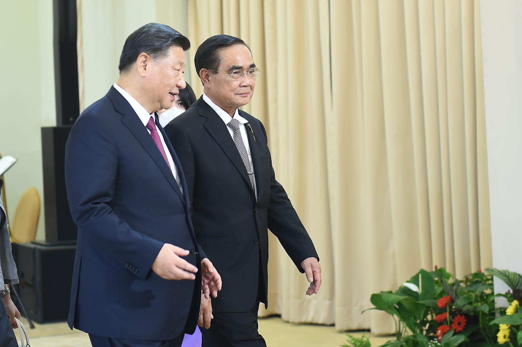 ประมวลภาพ นายกฯ เลี้ยงอาการกลางวัน สี จิ้นผิง และภริยา