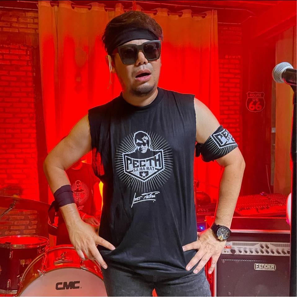 หม่ำ จ๊กมก อึ้ง เพชร สหรัตน์ ส่งรถป้ายแดงเป็นของขวัญปีใหม่ล่วงหน้า หม่ำ จ๊กมก อึ้ง เพชร สหรัตน์ ส่งรถป้ายแดงเป็นของขวัญปีใหม่ล่วงหน้า