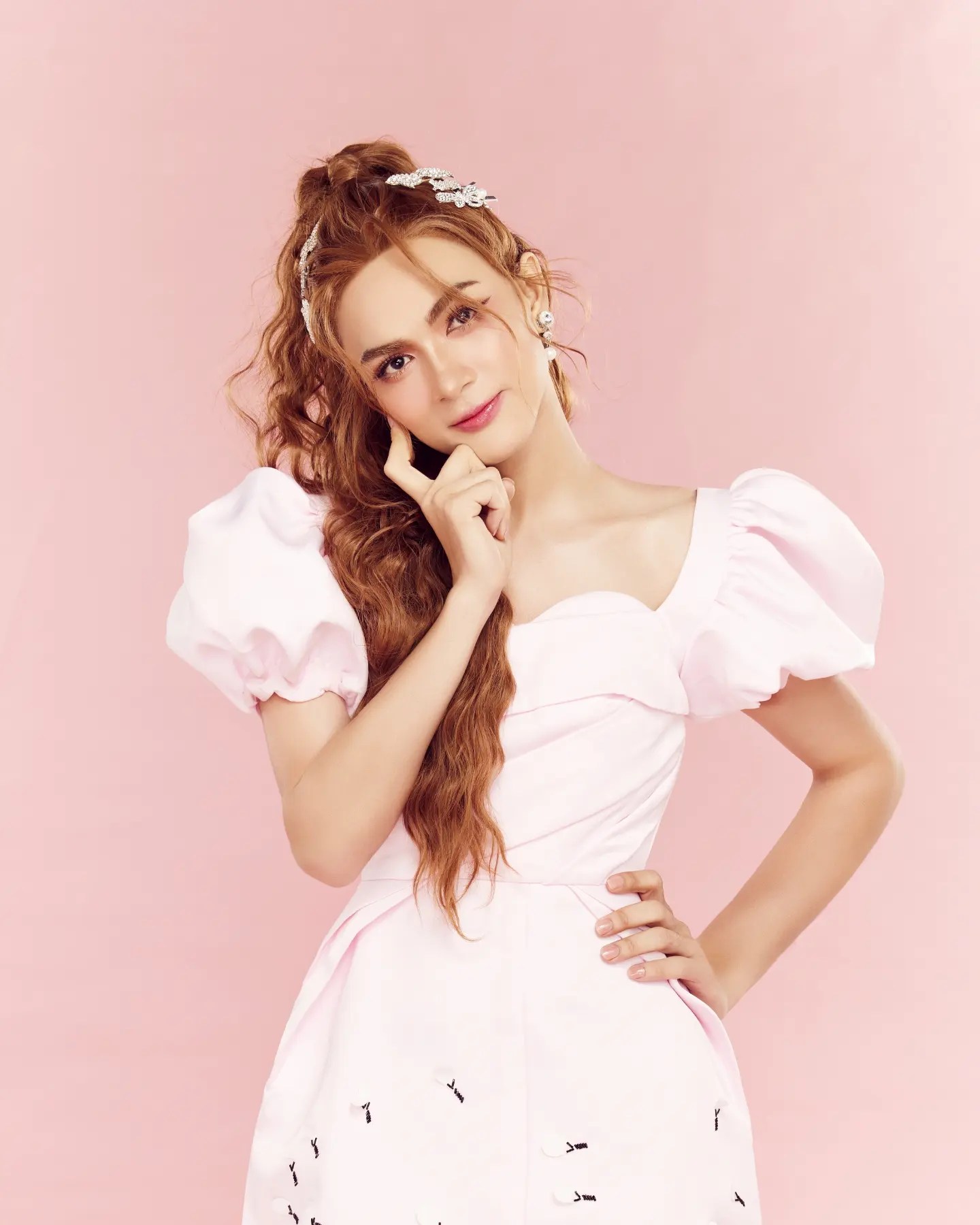 สวยหวาน แน็ก ชาลี แปลงโฉมเป็นบาร์บี้เกิร์ล