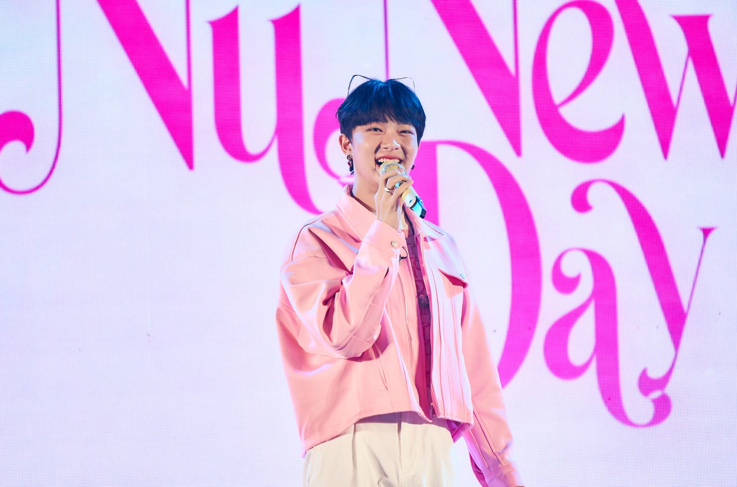 นุนิว ฉลองวันเกิดอายุ 22 แฟนคลับจัดหนักเปย์หลายล้าน ซี พฤกษ์ ร่วมเซอร์ไพรส์