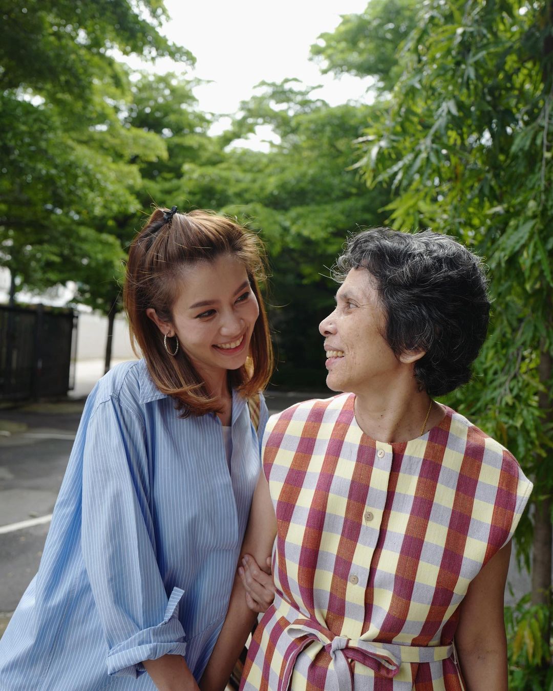 ไบรท์ พิชญทัฬห์ น้ำตาคลอ เปิดใจหลังสูญเสีย คุณแม่มนทิรา ยันดูแลแม่เต็มที่ ไบรท์ พิชญทัฬห์ น้ำตาคลอ เปิดใจหลังสูญเสีย คุณแม่มนทิรา ยันดูแลแม่เต็มที่