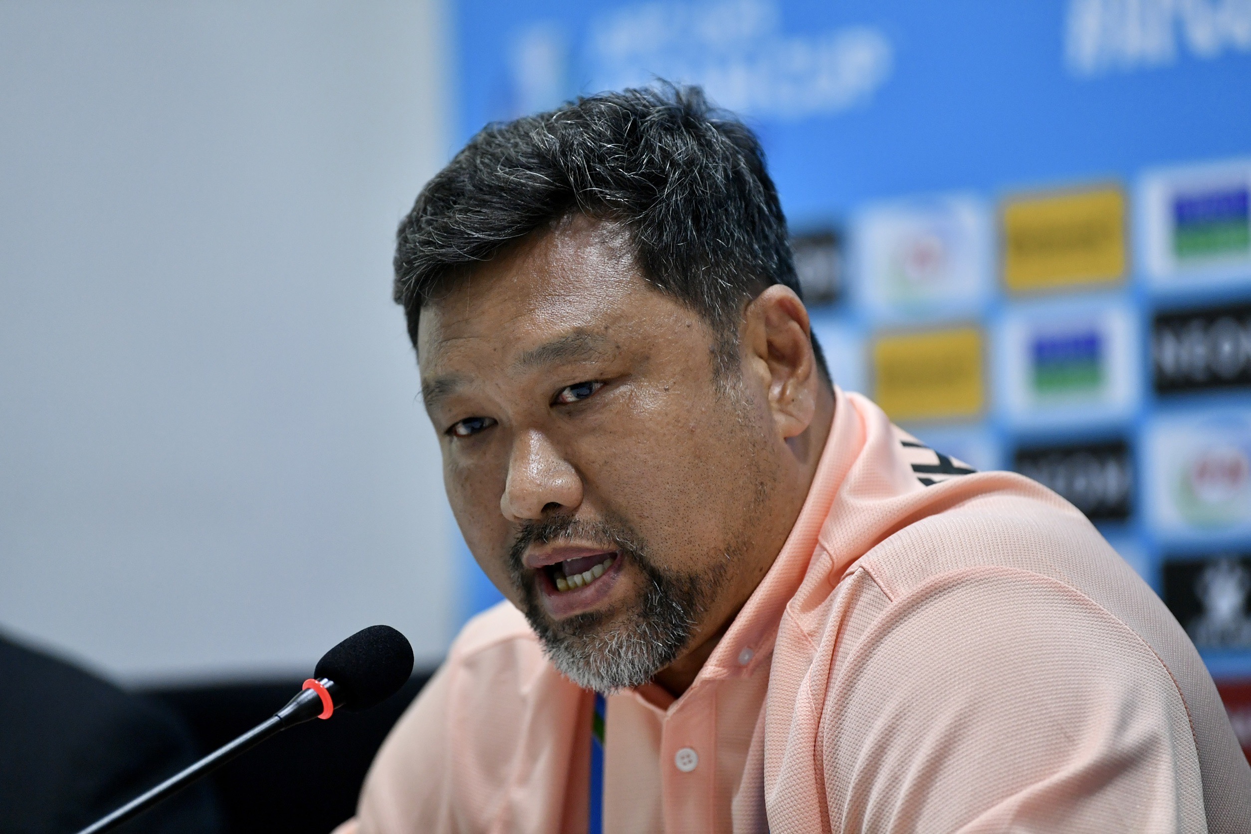 'มาดามแป้ง & โค้ชโย่ง' เปิดใจก่อนนำทีมชาติไทยU23ดวลเวียดนามศึกเอเชีย 'มาดามแป้ง & โค้ชโย่ง' เปิดใจก่อนนำทีมชาติไทยU23ดวลเวียดนามศึกเอเชีย