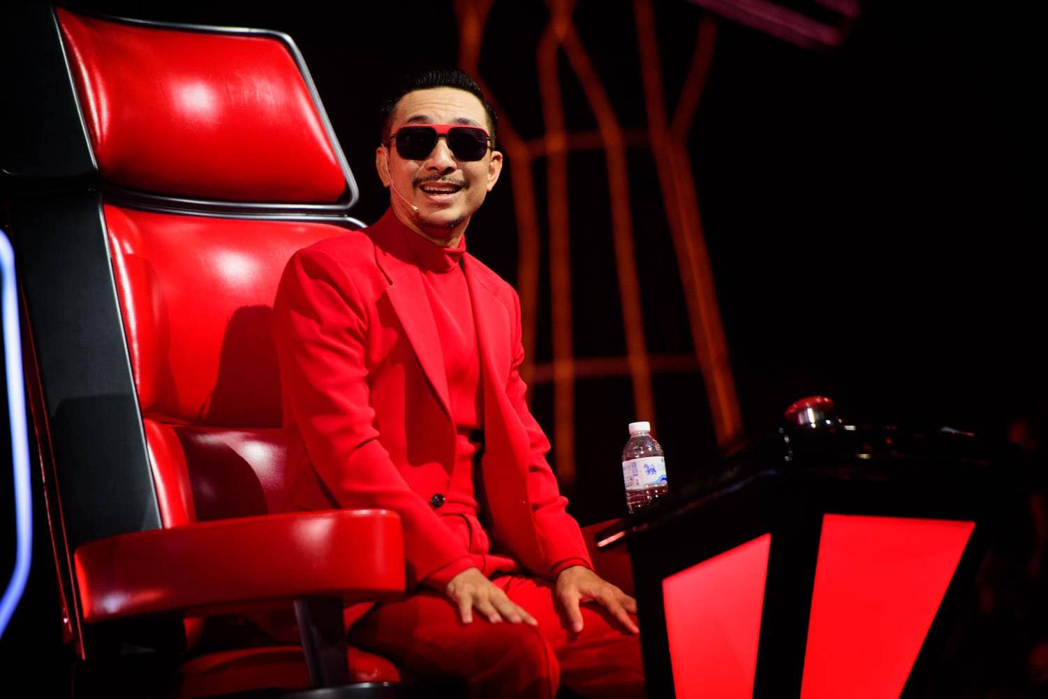 เหล่าคนดังตกใจ!!  ยอดติดตามเฟซบุ๊กลดวูบ เหลือแค่หลักพัน 