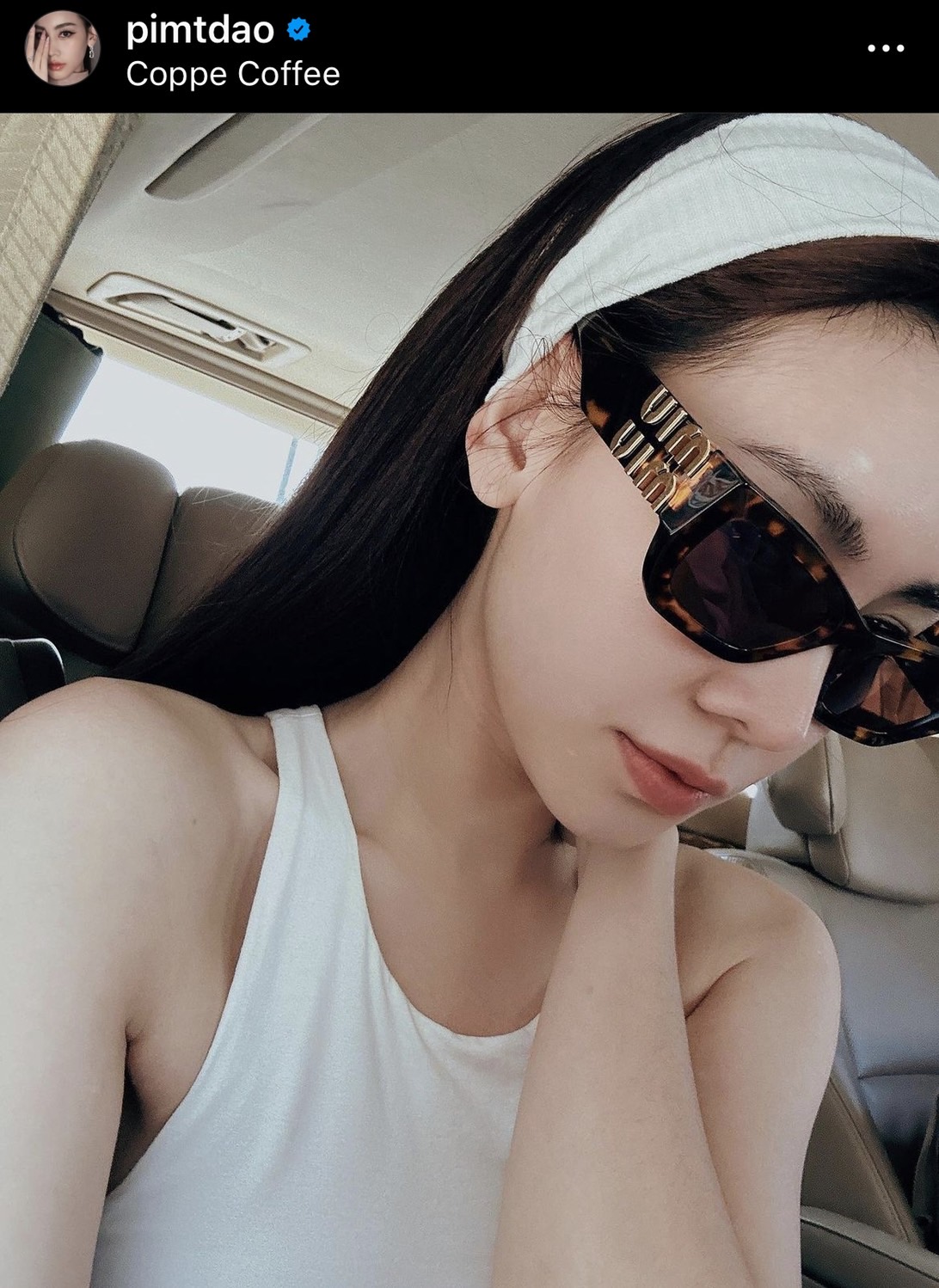 ดาว พิมพ์ทอง ขอโทษพร้อมแจงปมใช้อภิสิทธิ์ดารา ถ่ายรูปคู่ แจ็คสัน หวัง 