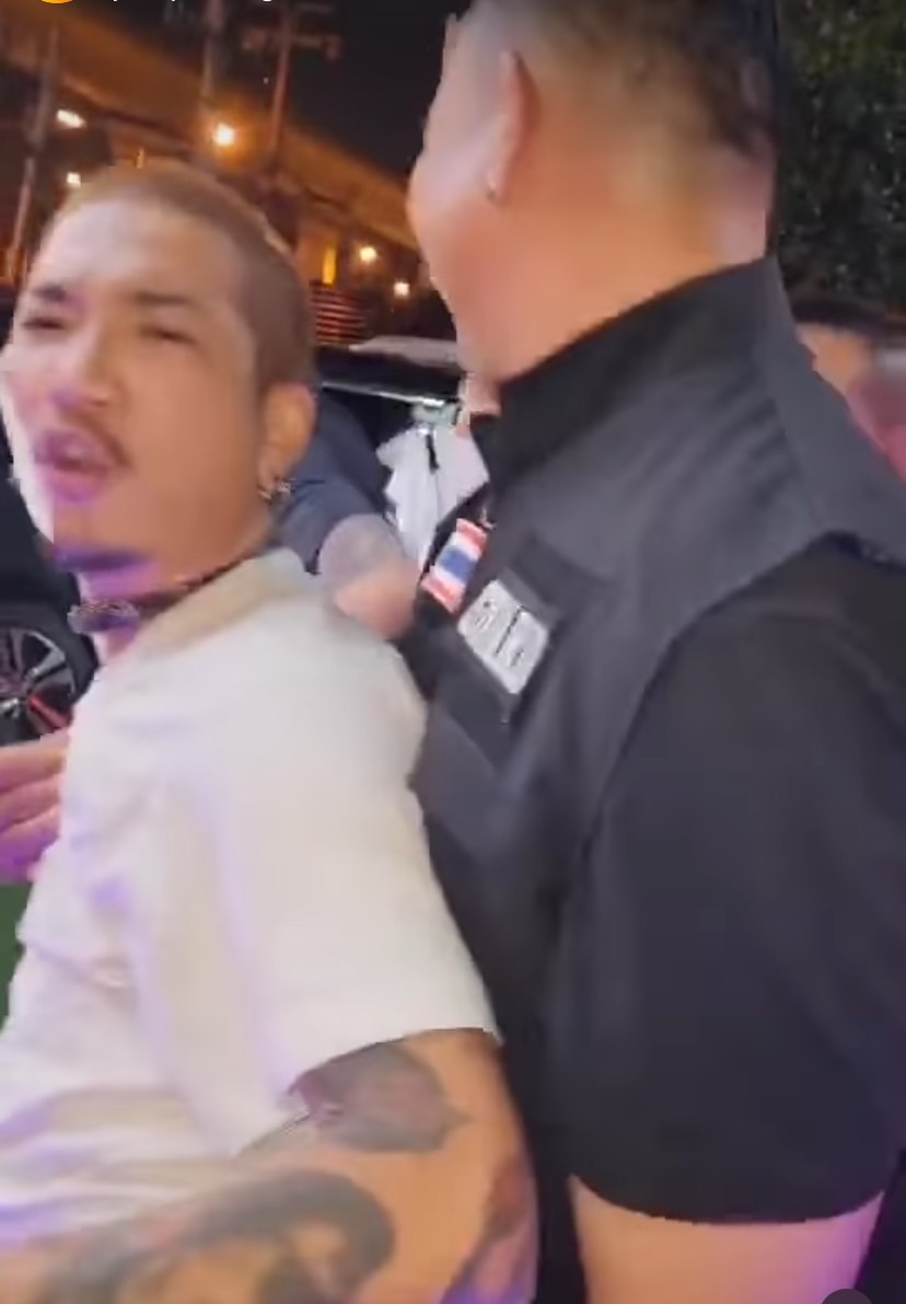 แจ๊ส ชวนชื่น ลงคลิปถูกการ์ดหิ้วลงจากเวที เพราะ.....???