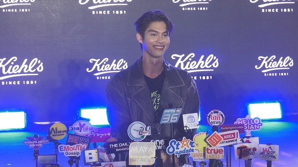 ไบร์ท ลั่น!!  ยิ้มไม่หุบรูปมันฟ้องผู้หญิงที่กุมหัวใจคนแรก   (มีคลิป) 