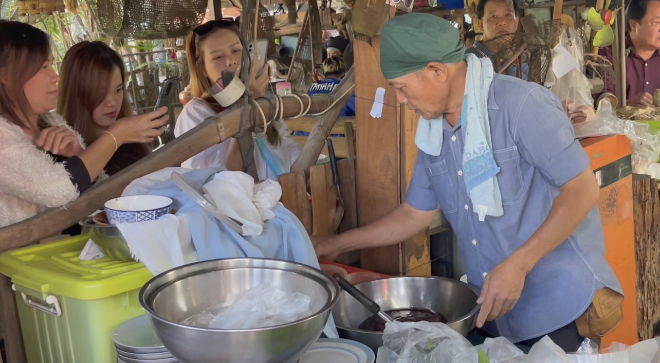 ลาบ อาหารขายดีรับปีใหม่ เชื่อกินแล้วมีโชคลาภ