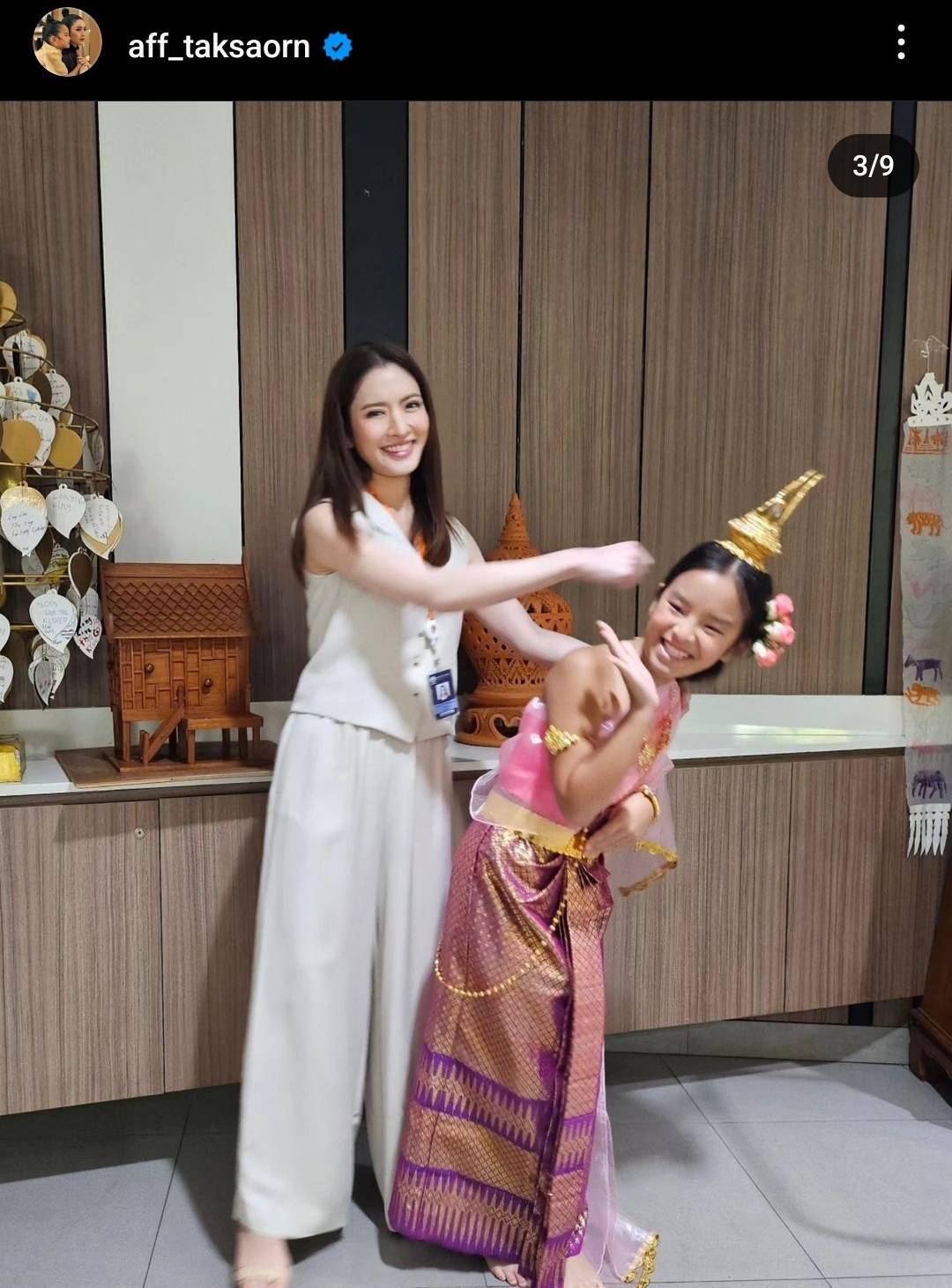 คุณแม่สุดปลื้ม แอฟ ทักษอร อวดความสวยของ น้องปีใหม่ ในลุดชุดไทย