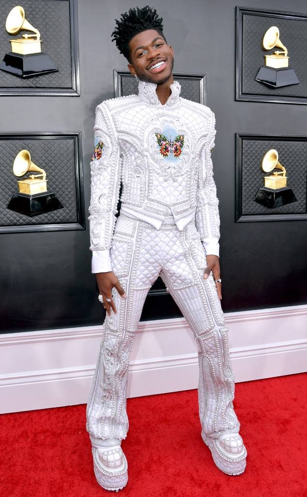 บิลลี ไอลิช, โอลิเวีย รอดริโก และ ดัว ลิปา นำทีมศิลปินเฉิดฉายบนพรมแดงงาน Grammy Awards ครั้งที่ 64