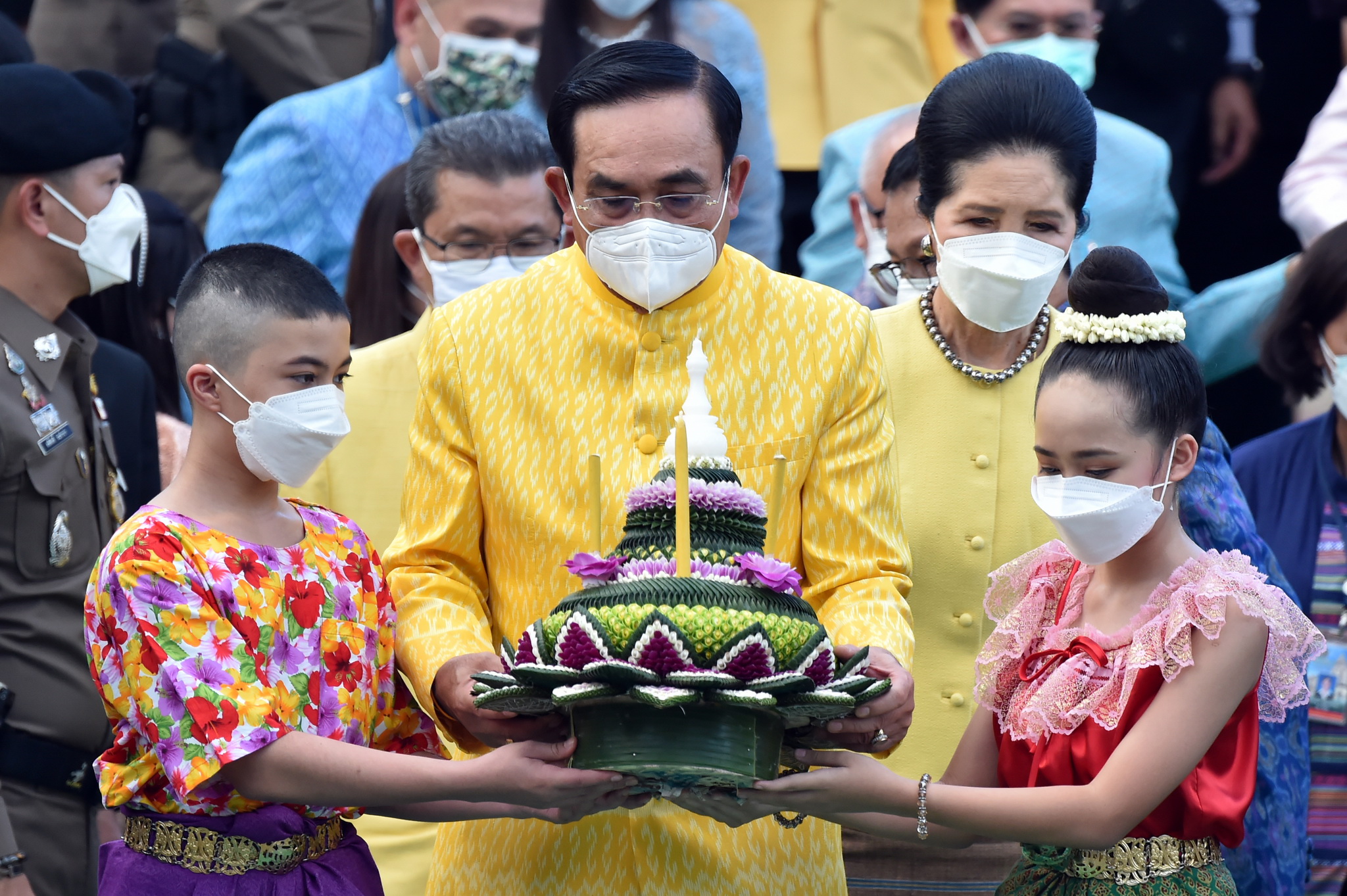 เปิดภาพนายกฯลอยกระทงปี 2564  อธิษฐานขอให้บ้านเมืองสงบสุข 